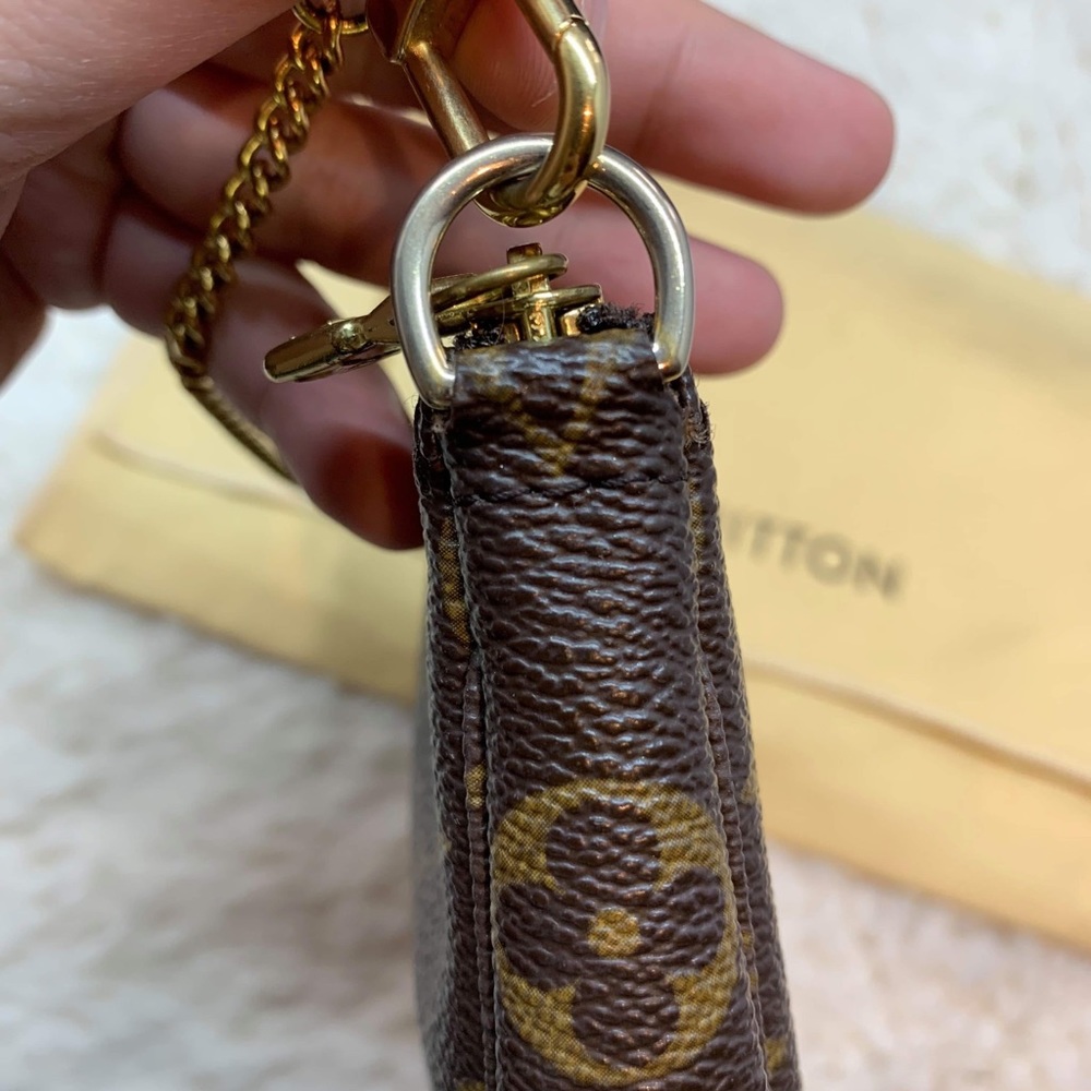Louis Vuitton Monogram Mini Pochette - Picture 4 of 8